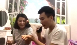 Con trai làm ảo thuật tặng quà mẹ 8/3 nhưng lại bị cư dân mạng chửi bới thậm tệ vì lý do này