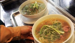 Chàng thạc sĩ bị bạn gái bỏ vì chửi cô bán phở lỡ bỏ hành vào bát