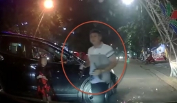 Hà Tĩnh: Người đàn ông đi xế hộp cầm gậy và dao dọa giết tài xế taxi chở vợ mình