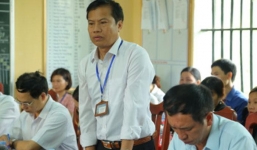 Xem xét cách chức toàn bộ Ban Giám hiệu trường THCS Phù Ủng nơi nữ sinh bị đánh hội đồng