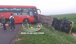 Nam Định: Tai nạn giao thông liên hoàn, xe khách 45 chỗ lao xuống ruộng