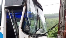 Thực hư chuyện xe container 'dìu' xe khách chở học sinh mất phanh xuống dốc