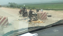 Xót xa cảnh người đàn ông ngồi thẫn thờ giữa đống trứng nát bét trên đường