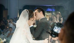 Clip: NSND Trung Hiếu hôn đắm đuối vợ trẻ trước mặt 1000 quan khách