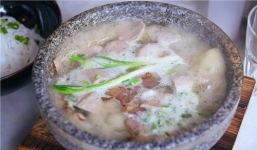 'Choáng' với bát phở giá 920.000 đồng ở tòa nhà cao nhất Việt Nam