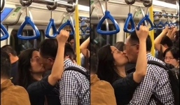 Phẫn nộ cảnh cặp đôi lớn tuổi thản nhiên hôn môi, sờ soạng trên xe bus