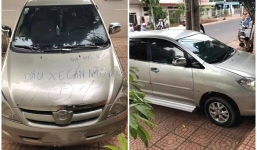 Tài xế đỗ xe chắn lối đi nhà khác nhận ngay lời khắc cốt ghi tâm 'đậu xe gắn não'