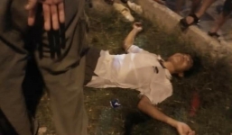 Rò điện lưới, bố bị giật bất tỉnh khi đang bế con chơi trong công viên