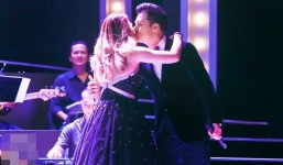 Không chỉ Đàm Vĩnh Hưng hay Hà Anh Tuấn, Mỹ Tâm còn nhận nụ hôn của những sao nam này