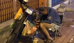 Xót xa cụ ông không nhà cửa và người thân, nằm chờ chết vì chạy xe ôm không ai đi