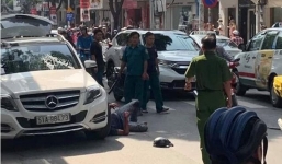 Clip: Hàng chục thanh niên hỗn chiến kinh hoàng ở Sài Gòn, 2 người bị đánh gục tại chỗ