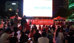 Phố đi bộ Nguyễn Huệ lắp 5 màn hình LED phục vụ người dân cổ vũ trận Việt Nam - Thái Lan