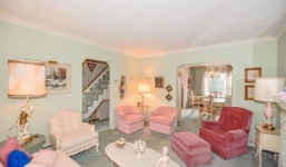 Khung cảnh choáng ngợp như cổ tích bên trong ngôi nhà của cụ bà 96 tuổi