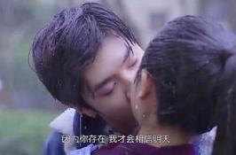 Những nụ hôn 'em chưa 18' của sao Hoa ngữ: Người khóc tận 3 tiếng, kẻ xấu hổ bừng mặt