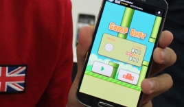 Nam sinh Việt Nam chơi Flappy Bird đạt 841 điểm