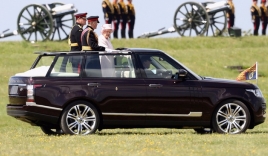 Khám phá bộ sưu tập xe trị giá khoảng 290 tỷ Đồng của Nữ hoàng Anh