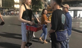 Chuyện ít người biết về cô gái ăn mặc sành điệu bán kẹo cao su trên phố đi bộ Hà Nội