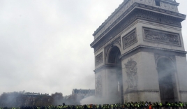 Di tích Khải Hoàn Môn chìm trong khói lửa và đổ vỡ sau cuộc biểu tình lớn nhất thập kỷ ở Paris