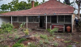Ngôi nhà bị bỏ hoang lâu năm bất ngờ được bán hơn 50 tỷ đồng