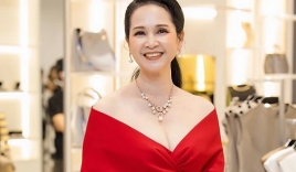 'Mẹ chồng quốc dân' Hương Bông gây ngỡ ngàng với nhan sắc ở tuổi 60