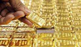 Giá vàng trưa ngày 11/3: Vàng vọt lên đỉnh khi đồng USD lao dốc