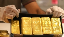 Giá vàng chiều ngày 2/4: Vàng thế giới sụt giảm mạnh