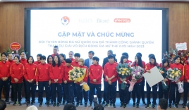 Đội tuyển nữ Việt Nam nhận khoảng hơn 25 tỷ đồng tiền mặt cùng nhiều hiện vật 