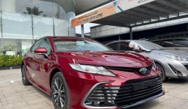 Cận cảnh Toyota Camry 2022 đã có mặt tại đại lý Việt Nam, sẵn sàng phục vụ khách hàng