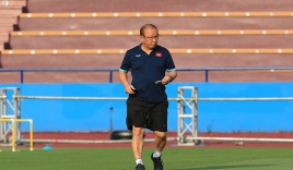 U23 Việt Nam có buổi tập đầu tiên tại Phú Thọ, HLV Park Hang-seo chưa hài lòng về mặt sân