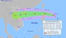Bão số 7 chưa tan, biển Đông lại chuẩn bị đón thêm bão Kompasu cực mạnh
