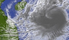 Tin bão khẩn cấp cơn bão số 8: Giật cấp 14 tiến thẳng vào miền Trung