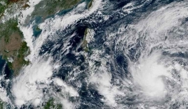 Tin bão gần biển Đông: Siêu bão RAI giật cấp 17 chiều nay 'đặt chân' vào vùng biển nước ta