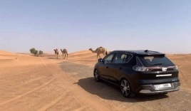 Xe mới của tỷ phú Phạm Nhật Vượng 'chễm chệ' chạy thử tại 'thành phố trong mơ' Dubai