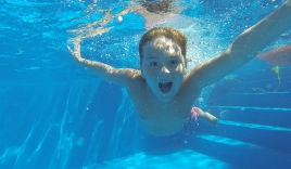 4 quy tắc dạy con tự bảo vệ mình khỏi đuối nước
