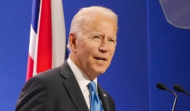 Tổng thống Joe Biden 'quay xe' sau khi nói Putin 'không thể tiếp tục nắm quyền'