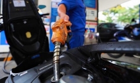 Giá xăng dầu hôm nay ngày 26/1: Đột ngột giảm không kịp trở tay