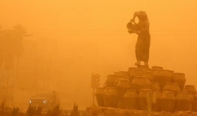 Bầu trời Iraq chuyển màu cam, ít nhất 4.000 người nhập viện vì 'sự cuồng nộ của thiên nhiên'