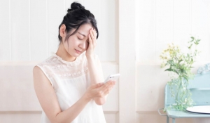 Lén kiểm tra điện thoại của bạn trai, cô gái suy sụp khi phát hiện điều kinh hoàng