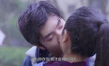 Những nụ hôn 'em chưa 18' của sao Hoa ngữ: Người khóc tận 3 tiếng, kẻ xấu hổ bừng mặt