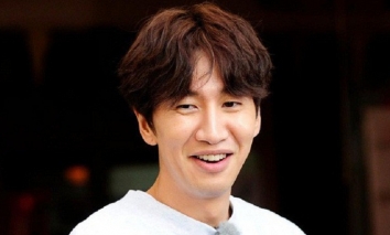 Lee Kwang Soo hóa thân 'Tiểu Bắc' Dịch Dương Thiên Tỉ khiến fan 'cười banh nóc nhà'