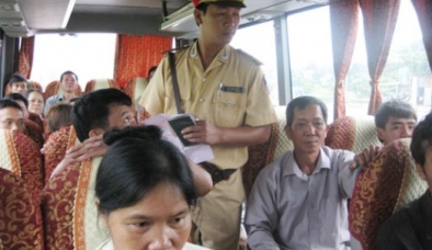 Cách xử lí khi xe khách bị tạm giữ trên đường