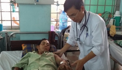 Rắn lục đuôi đỏ cắn một nông dân không đông máu nguy kịch