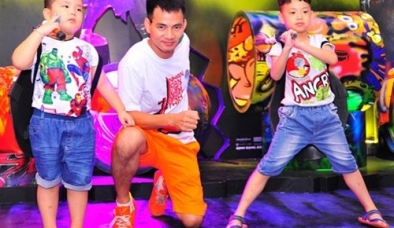 Những bức ảnh đời thường hiếm hoi của hai quý tử nhà Xuân Bắc