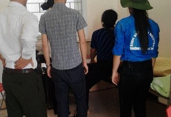 Nữ sinh Hà Tĩnh phải bỏ thi giữa chừng vì ốm 