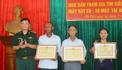 Ngư dân cứu sống phi công Su 30MK2 được tặng bằng khen