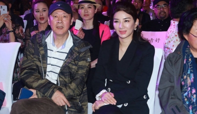 Một thời là gương mặt nổi bật, giờ đây nhan sắc 'Tiểu Yến Tử' Huỳnh Dịch tuột dốc, cứng đờ như tượng