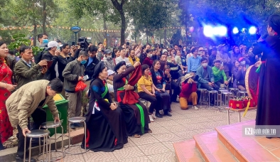 Du khách đổ về Lễ hội vùng Lim trước ngày khai hội