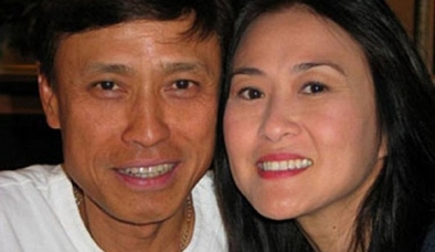 Hé lộ bà xã đẹp như hoa hậu kém 14 tuổi của danh ca Tuấn Ngọc