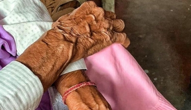 Sau cô gái mắc Covid-19, Ấn Độ lại chấn động về vụ cụ bà U90 bị 'làm bậy'