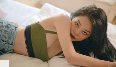 Linh Ngọc Đàm tự tung ảnh 'giường chiếu' đẹp bức thở ở tuổi 25